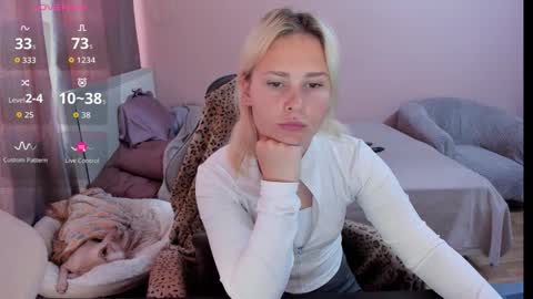 Snapshot of amymilson chatting on 10-20-25, 10:27 amymilson online show from 10-20-25, 10:27