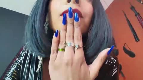 Snapshot of amymistress chatting on 12-18-24, 08:47 Amy Wong Grey online show from 12-18-24, 08:47