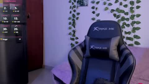 Snapshot of amypond__ chatting on 03-05-25, 08:21 Amy online show from 03-05-25, 08:21