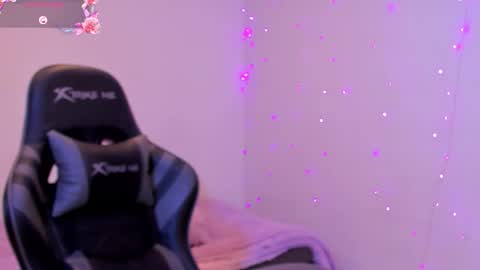 Snapshot of amypond__ chatting on 11-06-25, 07:59 Amy online show from 11-06-25, 07:59