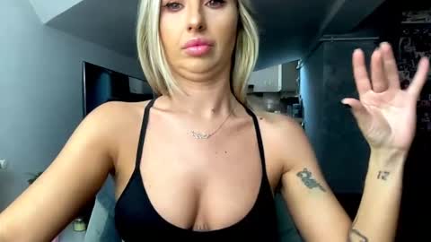 Snapshot of amyroberta92 chatting on 11-21-25, 07:51 amyroberta92 online show from 11-21-25, 07:51