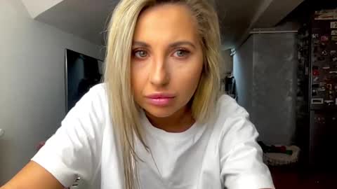 Snapshot of amyroberta92 chatting on 12-15-25, 07:45 amyroberta92 online show from 12-15-25, 07:45