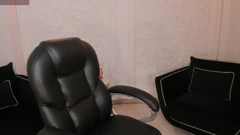 Snapshot of amyrosse_x chatting on 06-23-26, 03:48 AMY R online show from 06-23-26, 03:48
