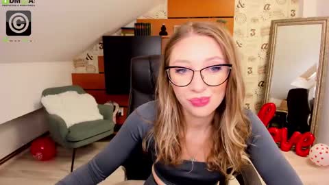 Snapshot of amyrossie chatting on 02-21-25, 01:00 AmyRossie online show from 02-21-25, 01:00