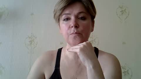 amyvalentine1 online show from 04-01-26, 07:53