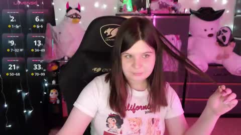 Snapshot of amyvibes chatting on 10-25-25, 09:09 amyvibes online show from 10-25-25, 09:09