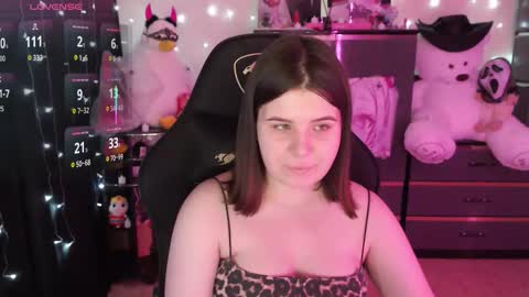 Snapshot of amyvibes chatting on 10-28-25, 08:33 amyvibes online show from 10-28-25, 08:33