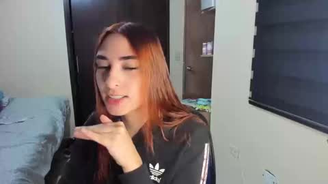 Snapshot of amywalker01 chatting on 02-25-25, 06:42 amy online show from 02-25-25, 06:42