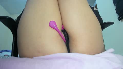 Snapshot of amywalker01 chatting on 10-08-25, 07:22 amy online show from 10-08-25, 07:22