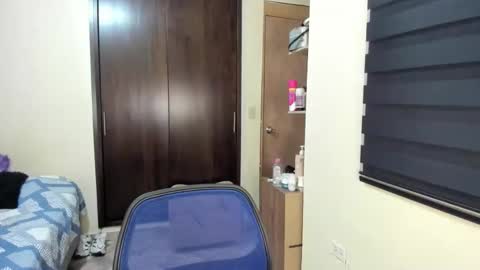 Snapshot of amywalker01 chatting on 12-19-25, 07:10 amy online show from 12-19-25, 07:10