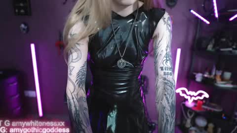 Snapshot of amywhitenessxx chatting on 05-11-26, 12:11 Amy switch Goddess divine Mistress online show from 05-11-26, 12:11