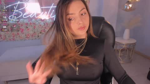 Snapshot of amywoods chatting on 12-28-24, 01:18 online show from 12-28-24, 01:18