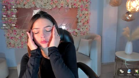 Snapshot of amywoods chatting on 01-15-25, 02:17 online show from 01-15-25, 02:17