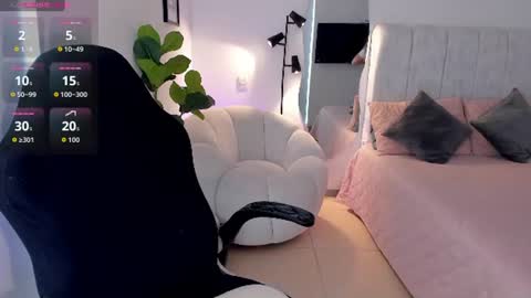 Snapshot of amywoods chatting on 06-11-26, 09:46 online show from 06-11-26, 09:46