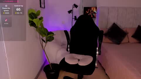 Snapshot of amywoods chatting on 06-20-26, 09:56 online show from 06-20-26, 09:56