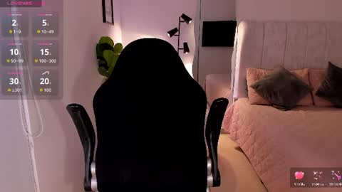 Snapshot of amywoods chatting on 06-21-26, 09:45 online show from 06-21-26, 09:45
