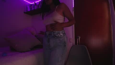 Snapshot of ana_m_ chatting on 12-29-24, 04:27 Ana online show from 12-29-24, 04:27