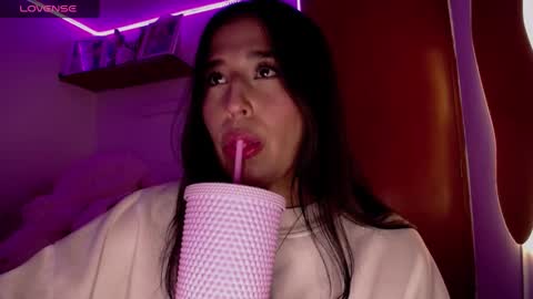 Snapshot of ana_m_ chatting on 01-08-25, 01:11 Ana online show from 01-08-25, 01:11