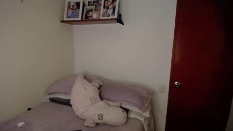 Snapshot of ana_m_ chatting on 11-24-25, 09:31 Ana online show from 11-24-25, 09:31