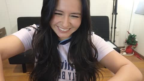 Snapshot of ana_melissa chatting on 01-28-25, 09:40 Ana Melissa online show from 01-28-25, 09:40