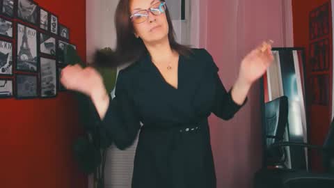 Snapshot of ana_mills chatting on 09-10-25, 10:04 Ana online show from 09-10-25, 10:04