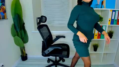 Snapshot of ana_mills chatting on 10-03-25, 10:12 Ana online show from 10-03-25, 10:12