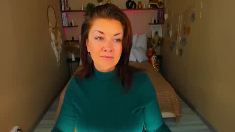 Snapshot of ana_mills chatting on 10-04-25, 10:13 Ana online show from 10-04-25, 10:13