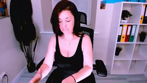 Snapshot of ana_mills chatting on 10-30-25, 10:16 Ana online show from 10-30-25, 10:16