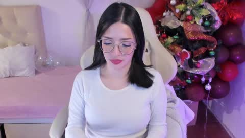 Snapshot of ana_ruuh chatting on 12-17-24, 12:23 Im anna but you can call me as you want online show from 12-17-24, 12:23