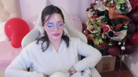 Snapshot of ana_ruuh chatting on 12-19-24, 07:29 Im anna but you can call me as you want online show from 12-19-24, 07:29