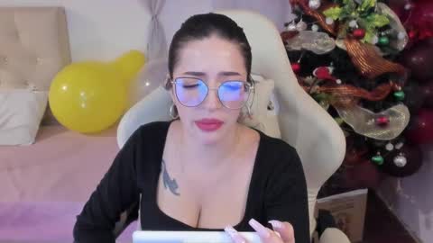 Snapshot of ana_ruuh chatting on 12-23-24, 10:01 Im anna but you can call me as you want online show from 12-23-24, 10:01