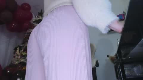 Snapshot of ana_ruuh chatting on 12-26-24, 12:57 Im anna but you can call me as you want online show from 12-26-24, 12:57