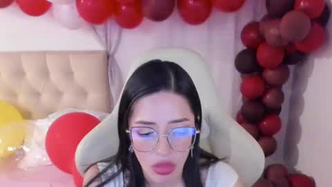 Snapshot of ana_ruuh chatting on 01-11-25, 07:05 Im anna but you can call me as you want online show from 01-11-25, 07:05