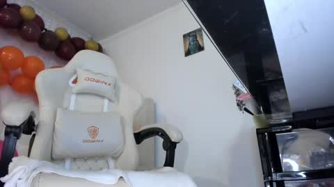 Snapshot of ana_ruuh chatting on 02-10-25, 07:17 Im anna but you can call me as you want online show from 02-10-25, 07:17