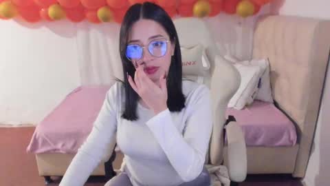 Snapshot of ana_ruuh chatting on 02-21-25, 12:38 Im anna but you can call me as you want online show from 02-21-25, 12:38