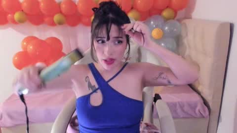 Snapshot of ana_ruuh chatting on 02-25-25, 11:33 Im anna but you can call me as you want online show from 02-25-25, 11:33