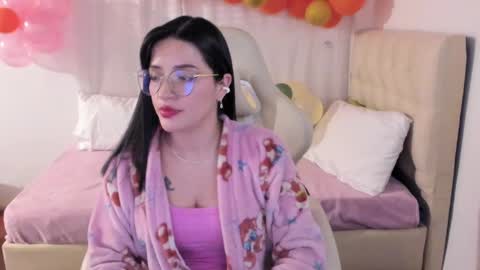 Snapshot of ana_ruuh chatting on 03-06-25, 01:27 Im anna but you can call me as you want online show from 03-06-25, 01:27