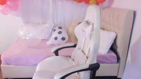 Snapshot of ana_ruuh chatting on 03-07-25, 02:15 Im anna but you can call me as you want online show from 03-07-25, 02:15