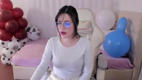 Snapshot of ana_ruuh chatting on 09-18-25, 09:17 Im anna but you can call me as you want online show from 09-18-25, 09:17