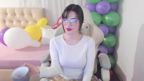 Snapshot of ana_ruuh chatting on 10-21-25, 10:21 Im anna but you can call me as you want online show from 10-21-25, 10:21