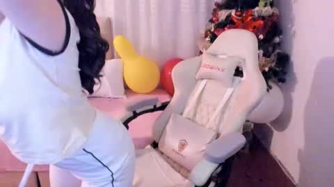 Snapshot of ana_ruuh chatting on 11-21-25, 09:13 Im anna but you can call me as you want online show from 11-21-25, 09:13