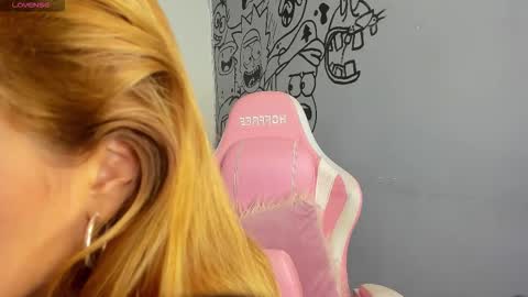 Snapshot of ana_starr chatting on 01-09-26, 11:06 Ana online show from 01-09-26, 11:06