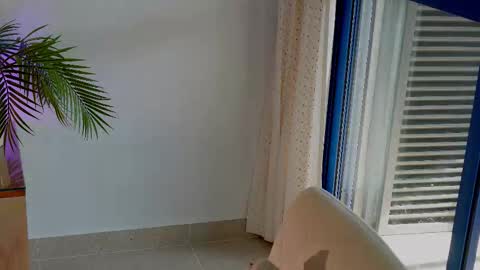 Snapshot of anabelcurvy chatting on 10-16-25, 02:07 anabelcurvy online show from 10-16-25, 02:07