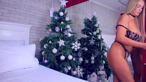Snapshot of anabellastar chatting on 12-19-24, 07:40 anabellastar online show from 12-19-24, 07:40