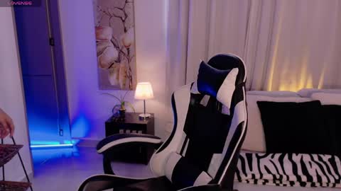 Snapshot of anabelwolf chatting on 06-06-26, 02:11 ANABEL WOLF online show from 06-06-26, 02:11
