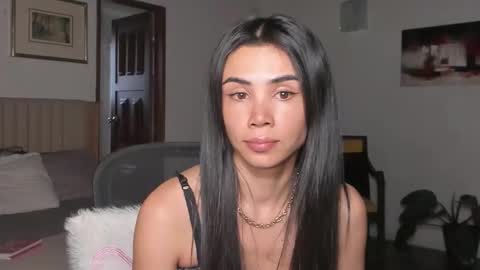 Snapshot of anahenao chatting on 01-16-26, 10:47 Ana Henao or Annie... Follow me ahenaocb Insta X online show from 01-16-26, 10:47