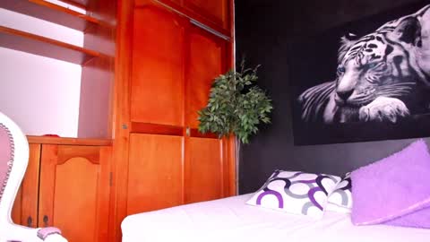 Snapshot of anahi__18 chatting on 01-14-25, 09:35 Anahi online show from 01-14-25, 09:35