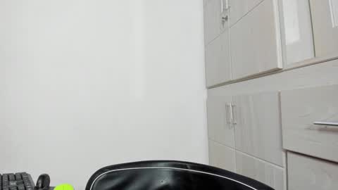 Snapshot of anahi_cruz77 chatting on 12-19-24, 05:08 Ana online show from 12-19-24, 05:08