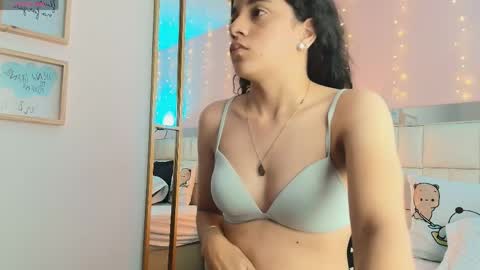 Snapshot of anahi_maite chatting on 05-30-26, 07:11 Anahi online show from 05-30-26, 07:11