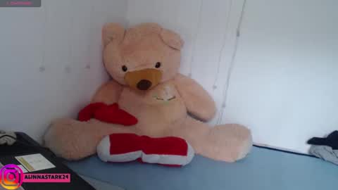 Anahi Browns online show from 02-24-25, 07:41